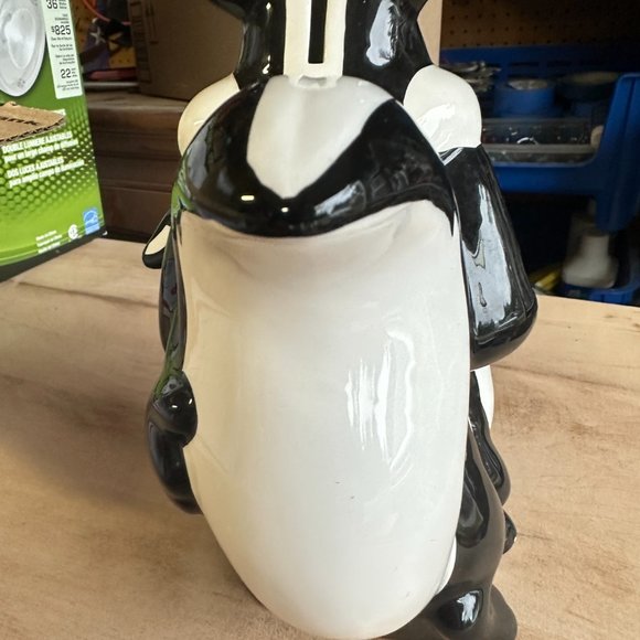 Pepe Le Pew and Penelope Piggy Bank - Picture 6 of 14